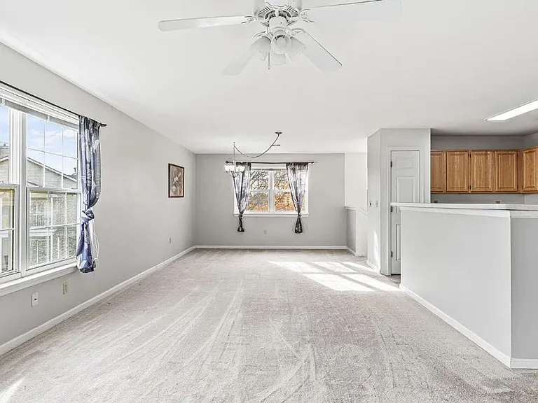 122 Sparrow Rd — Photo 2
