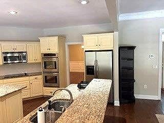 3rd image of 773 Harborview Dr