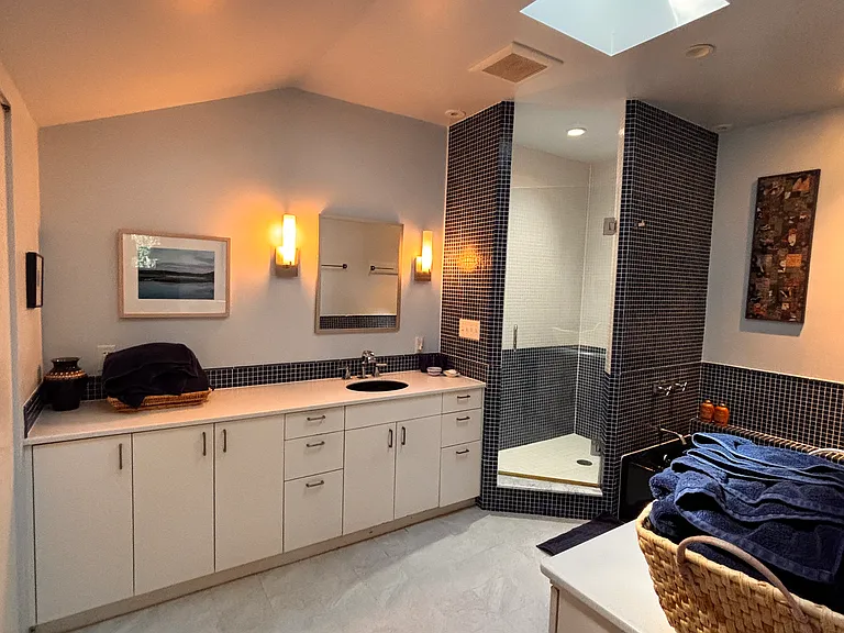 8 Bond St — Photo 10