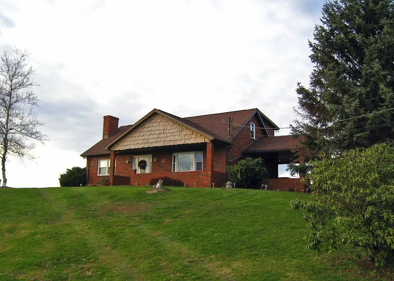 24 Penny Ln photo 1