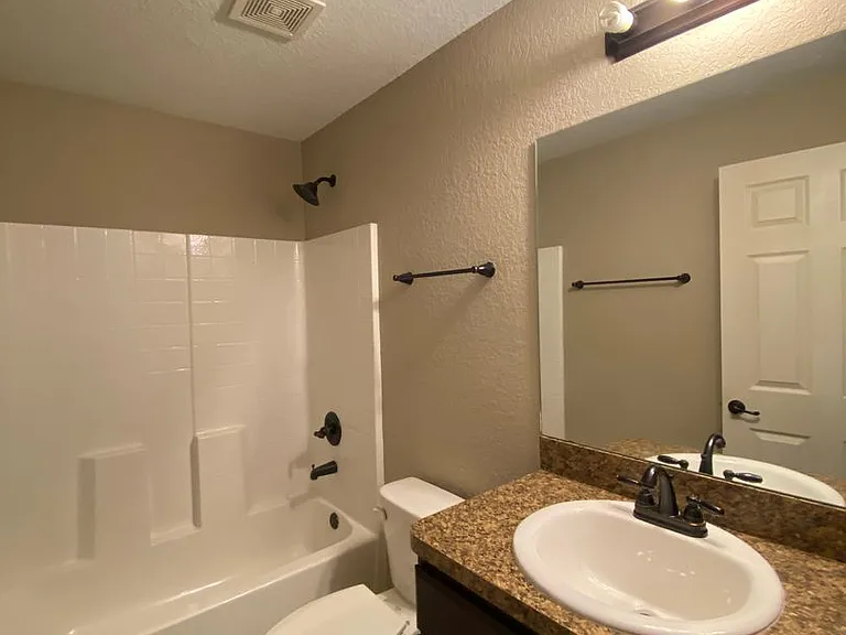 16618 SW 31st Cir — Photo 22