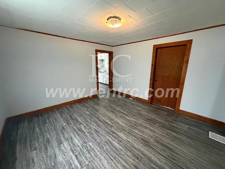 1206 Robinson St — Photo 8