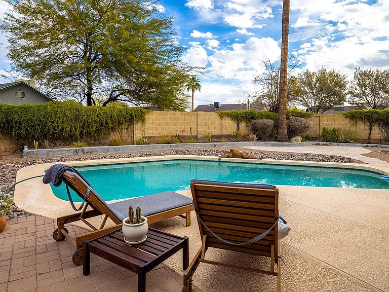 6308 W Port Royale Ln — Photo 22