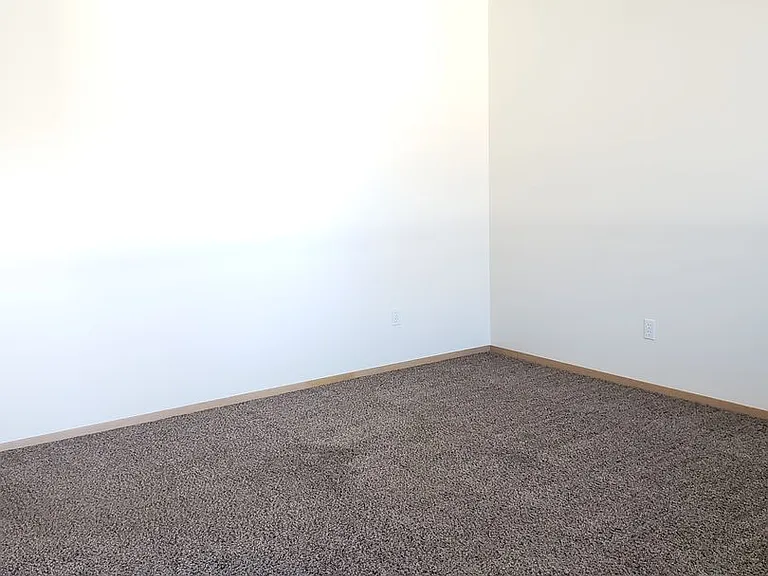 587 Eastmont Ave — Photo 7