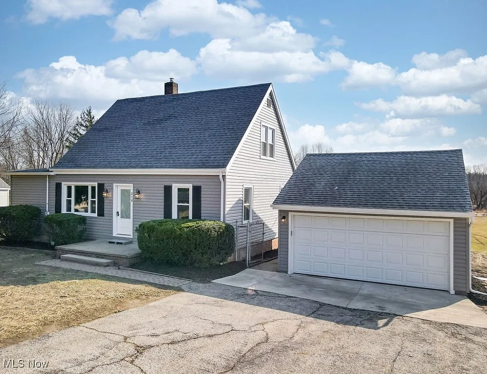 216 N Thomas Rd photo 1