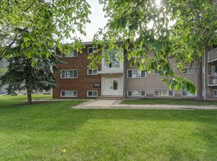 10 Fir St, Strathcona County, AB T8A1Z6