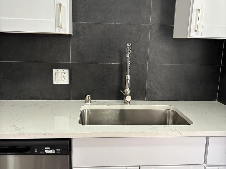 813 Marquette Ave NW #2 — Photo 6