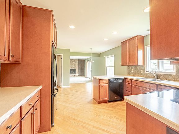 5th image of 1025 North Ave