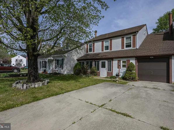 4 Warbler Dr, Voorhees, NJ 08043