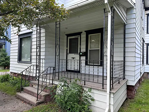 4 Pleasant St Photo 1