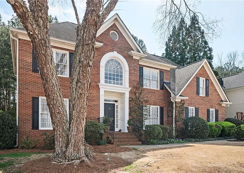 1st image of 3204 Whiteoak Cir SE