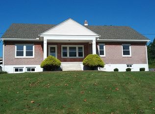 33 Old Mill Rd, Ephrata, PA 17522