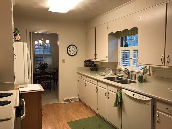 4th image of 101 Evergreen Dr