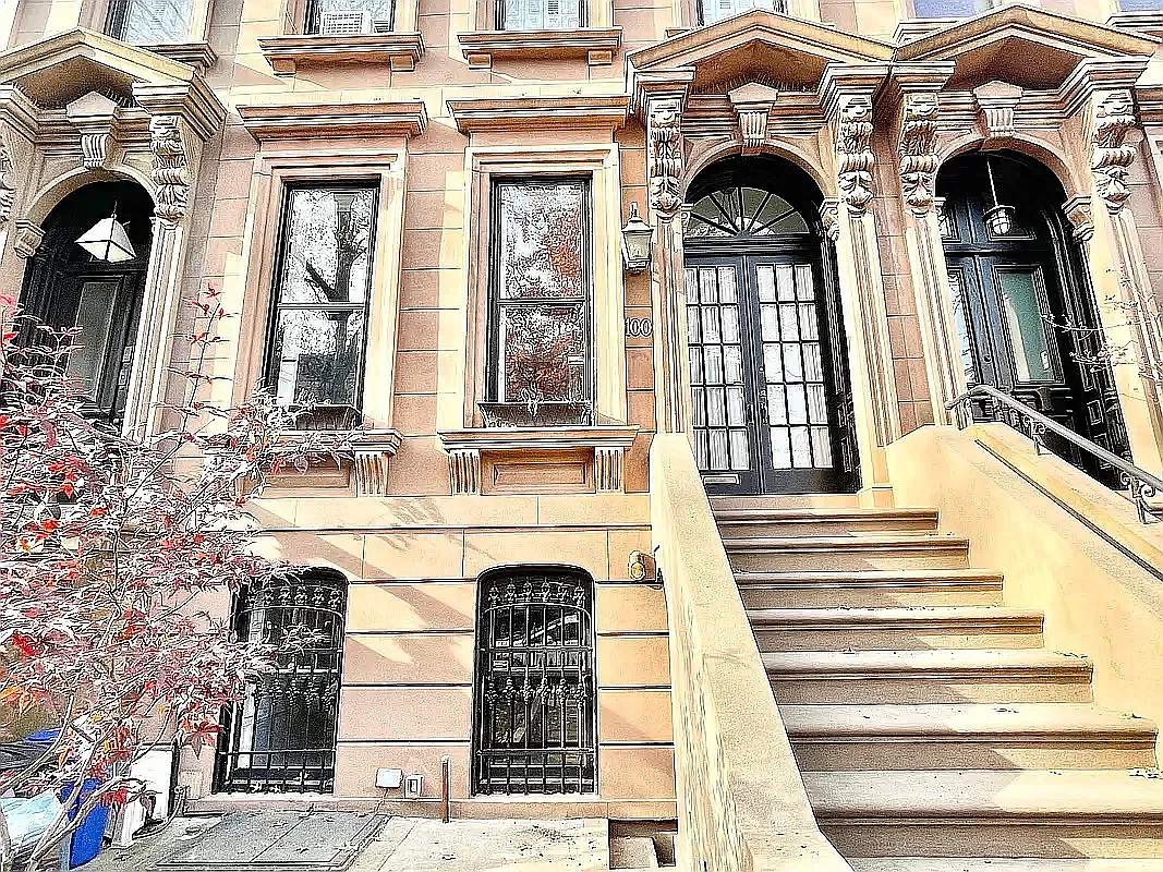 100 6th Avenue — Photo 1