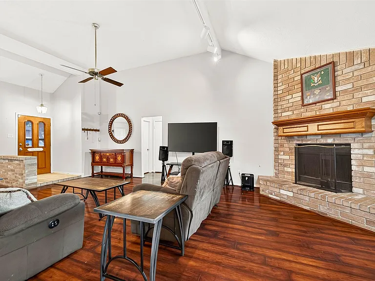 15343 Meadow Village Dr — Photo 6