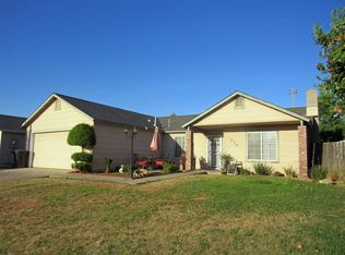 1276 N Alexandria Dr, Dinuba, CA 93618