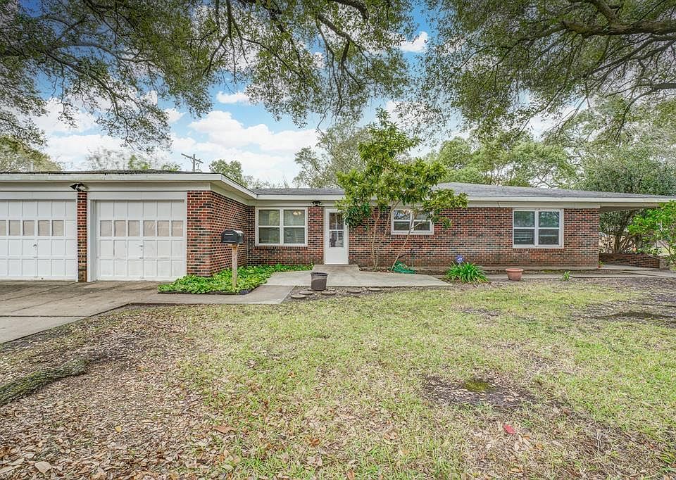 1st image of 2905 N Houston Dr