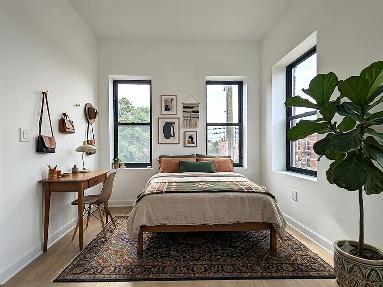 1701 Gates Ave #3R — Photo 2