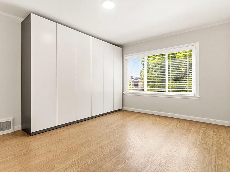 290 Holyoke St — Photo 8