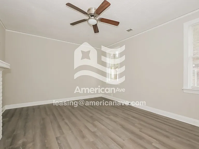 1709607_003_wm_-_living_room_13132512.jpg