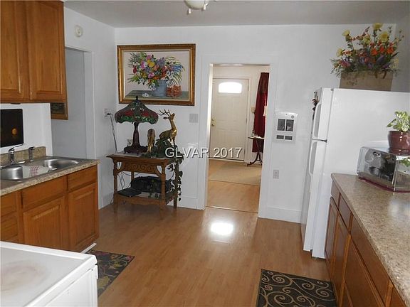 2nd image of 319 Nevada Ave