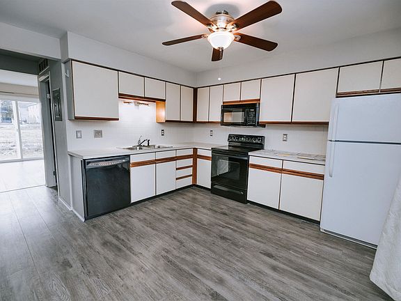 5th image of 168 Haddam St