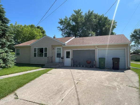366 7th Ave N, Carrington, ND 58421