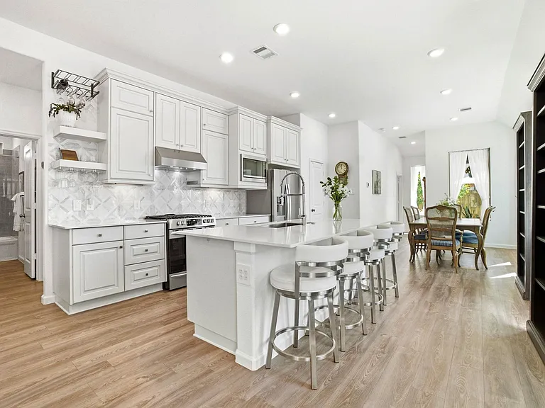 1409 Northwood Bluff Ln — Photo 6