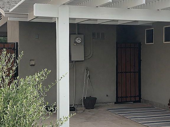 5th image of 839 E 10th Dr