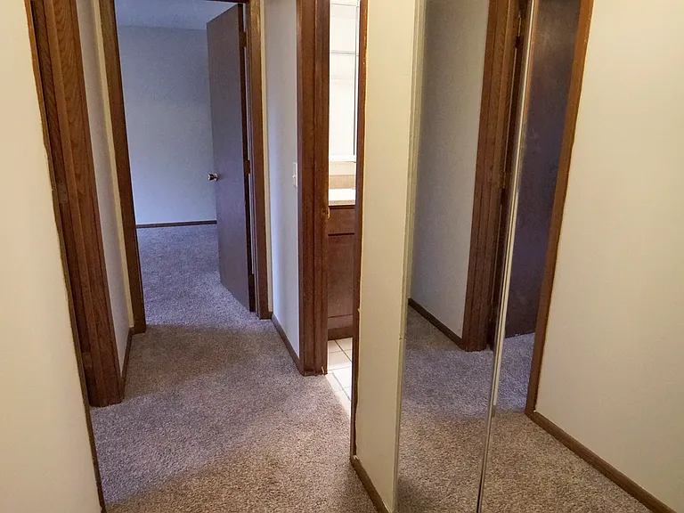 Edina Manor Apartments — Photo 24