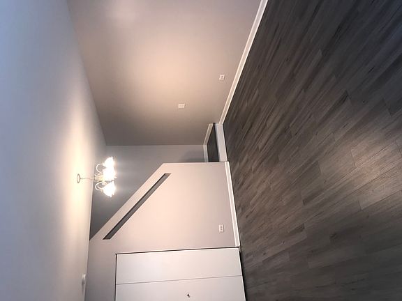 4th image of 439 Yorktown Ct