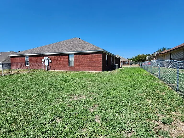 3208 Raven Dr — Photo 11