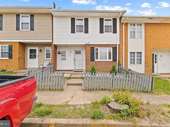 2nd image of 131 Oak Dr