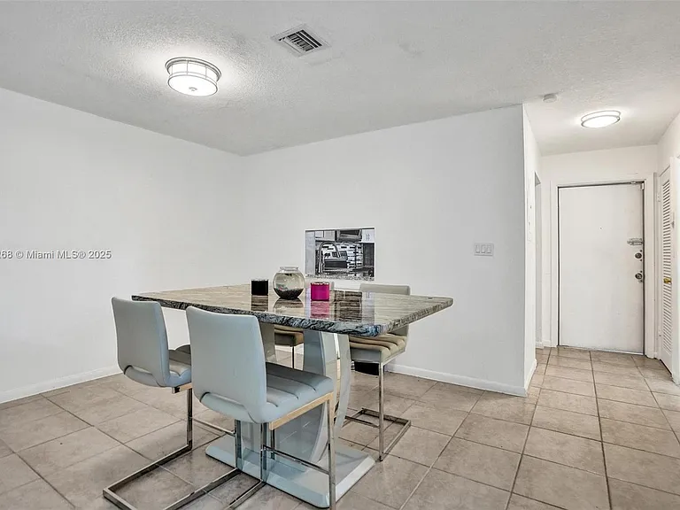 1233 Hampton Blvd — Photo 7