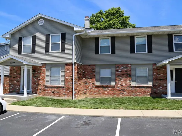 2280 Highland Hill Dr, Saint Peters, MO 63376