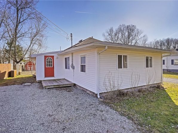 17633 Beach Ln, Lake Milton, OH 44429