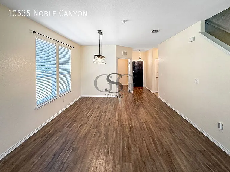 10535 Noble Cyn — Photo 20