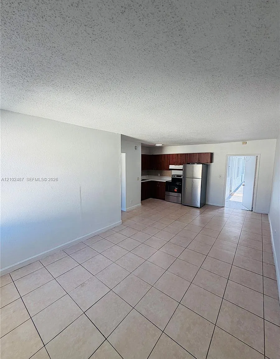 601 NW 42nd Ct — Photo 3