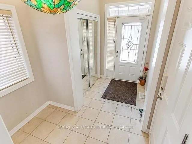 4 bed, $2,900 — Photo 2