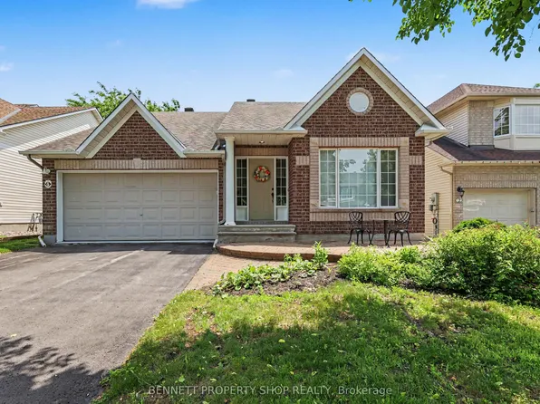 4 Burnstead Cres, Ottawa, ON K2M 2T4