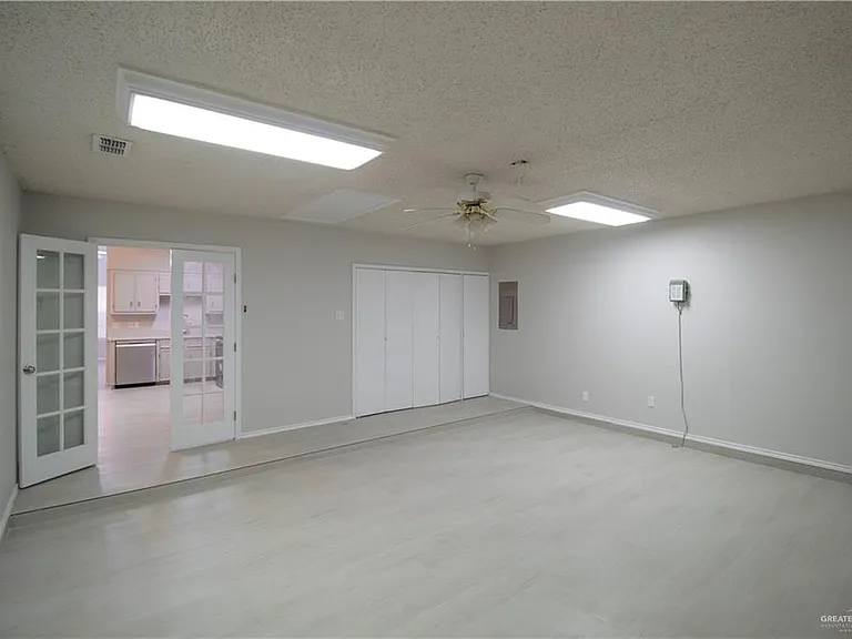 3409 Martin Ave — Photo 13