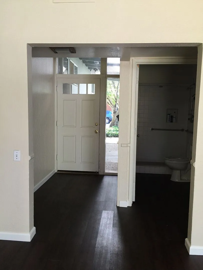 Spacious 5-Bedroom Home in Desirable West Davis Location — Photo 3