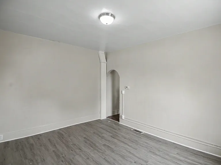 240 Warren Ave — Photo 6