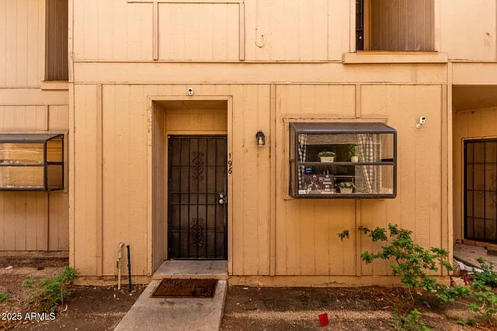 Building Photo - 6550 N 47th Ave #196