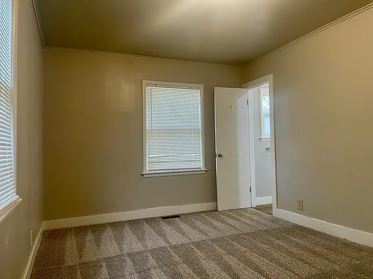 720 S Hickory St — Photo 32