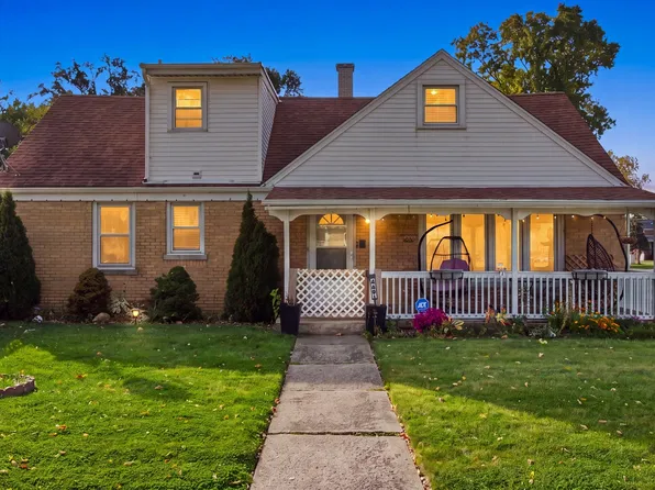 4461 Scott St, Schiller Park, IL 60176