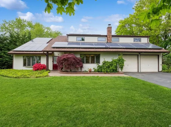 10 Chelsea Drive, Mount Sinai, NY 11766