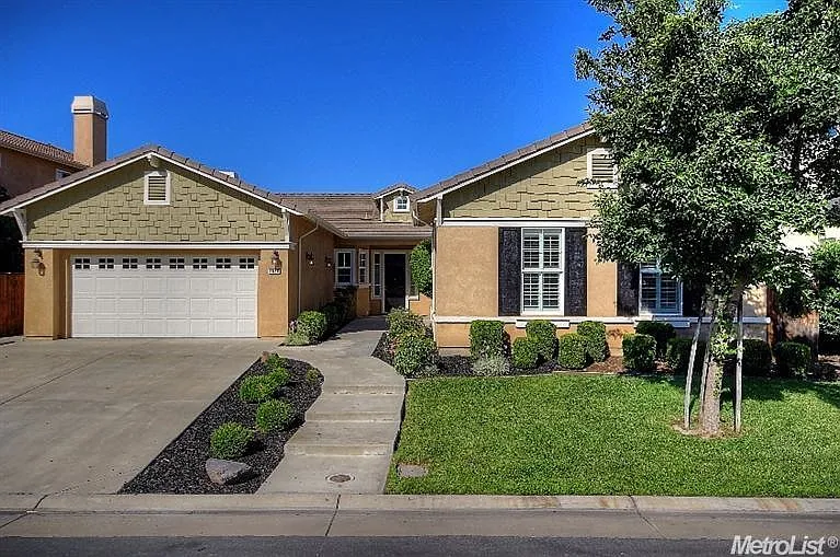 6030 Riverbank Cir photo 1