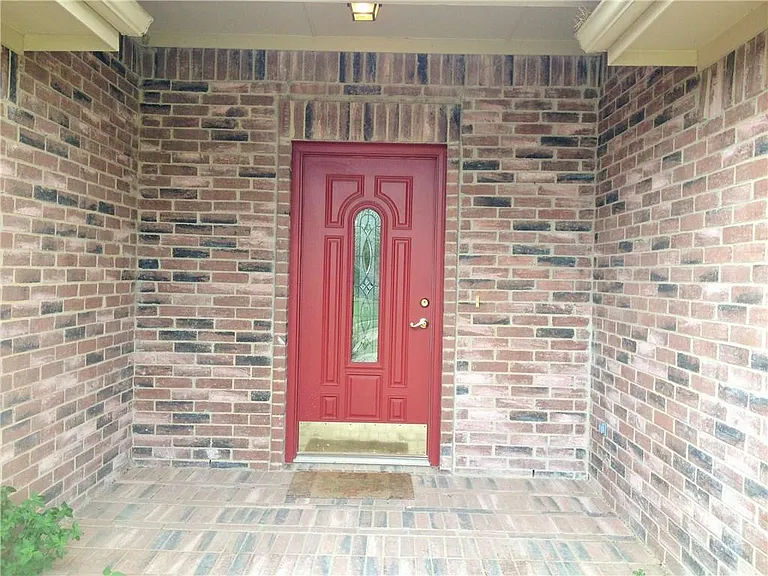 625 Rothschild Ln — Photo 3