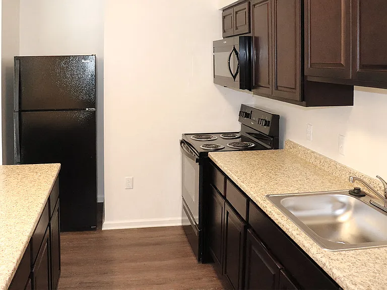 Hamilton Park Apartments — Photo 14